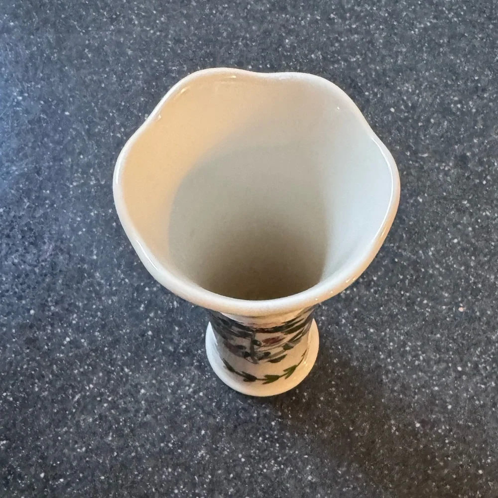 Portmeirion botanic garden bud vase, like new, 5 inches